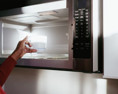 Why Microwave Oven Doors Don’t Leak Radiation
